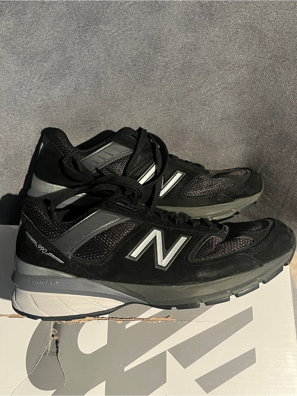 New Balance Women’s Sneakers 990 Black Size 8.5 US